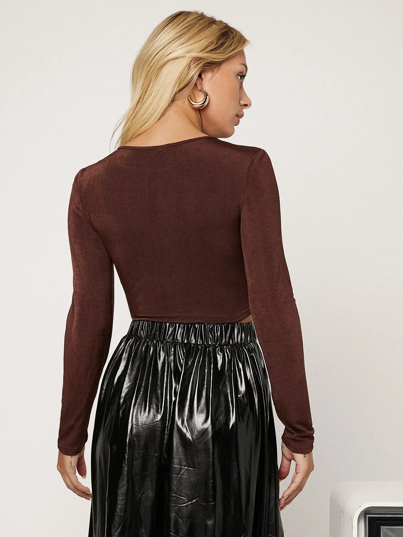 Casual Plain Twist Long Sleeve Round Neck Crop Women T-Shirt