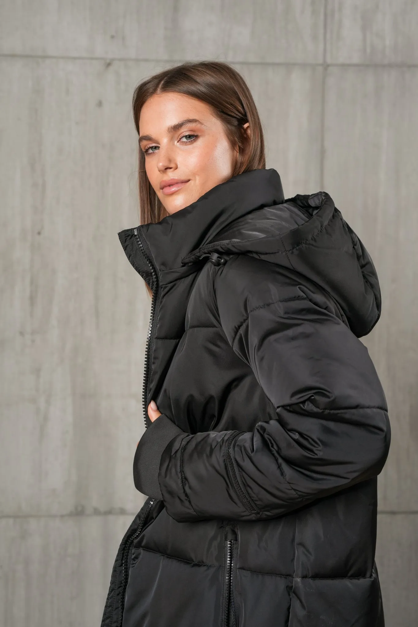 JADA LONGLINE PUFFER JACKET - BLACK